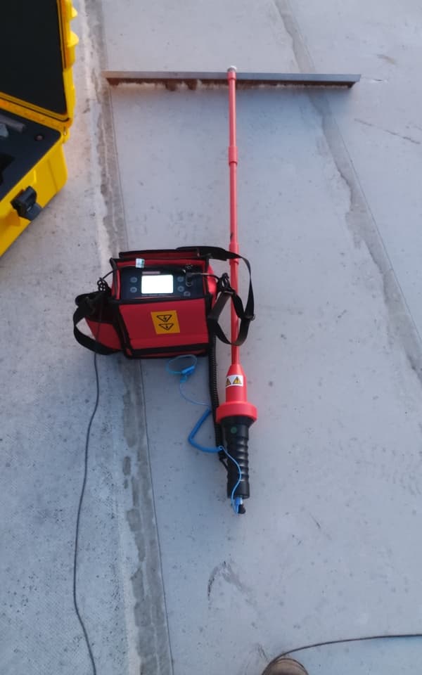 Equipment für Hochvolt-Messung auf Flachdach